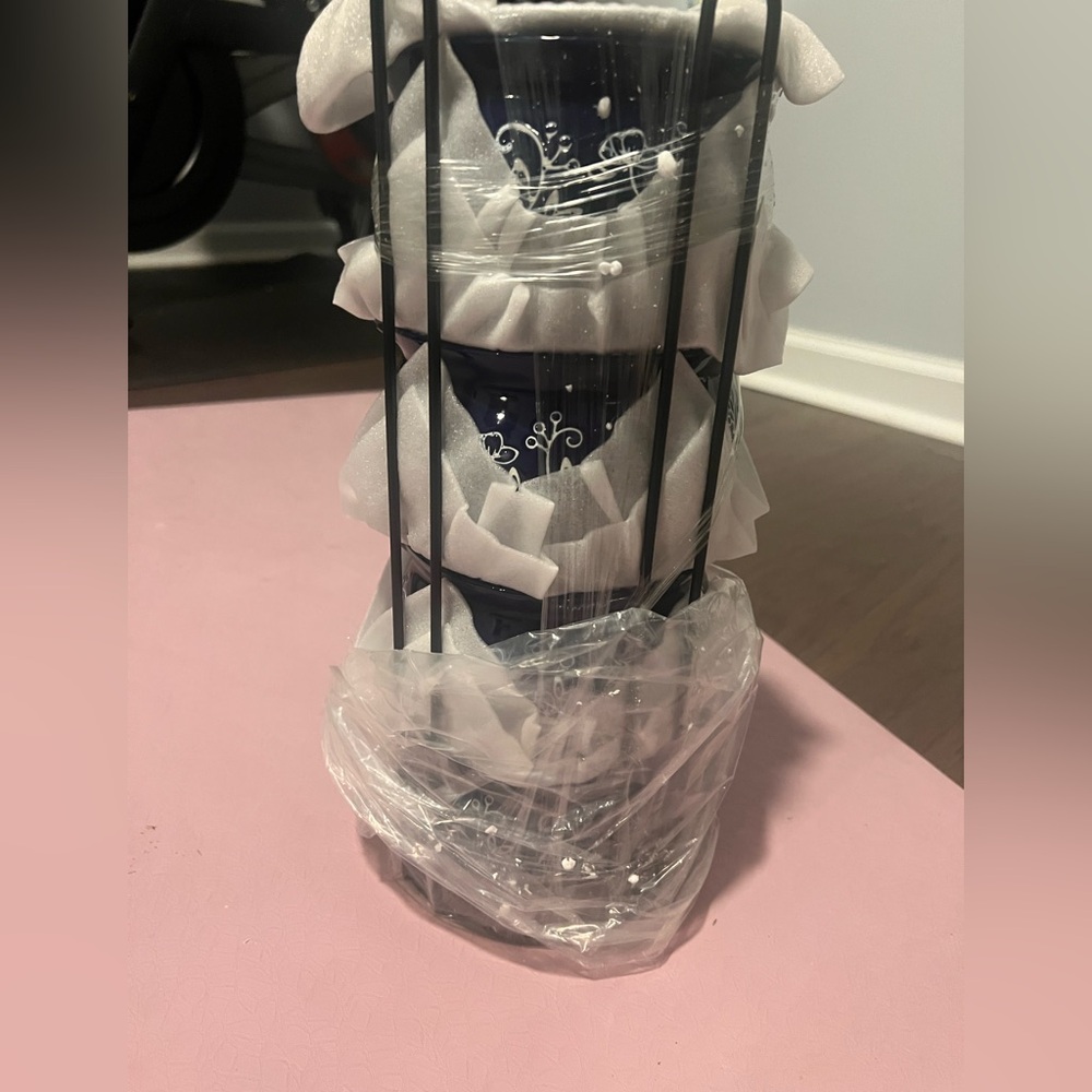 NWT Temptations bowls with lids and wire rack